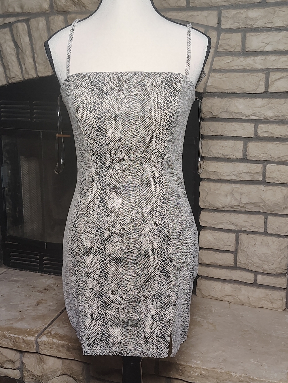 Sleeveless Snake-Print Bodycon Dress in Gray and White Medium NWT Krush